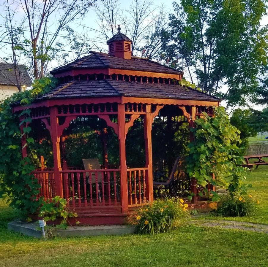 Lake Erie Lodge Экстерьер фото